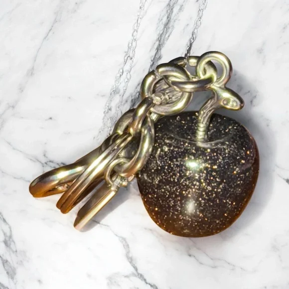 Black Apple Bag Charm NWT 🍎🍎🍎 - Picture 7 of 7